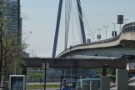 Eine gigantische Brücke über die Donau